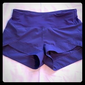 Lululemon shorts size 4